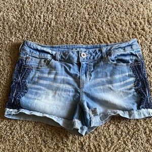 Maurices Jean Shorts Size 9/10